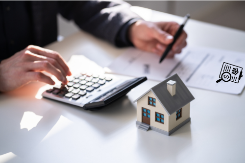 Hausmodell und Taschenrechner – Immobilienbewertung nach DEKRA-Standard D1/D2